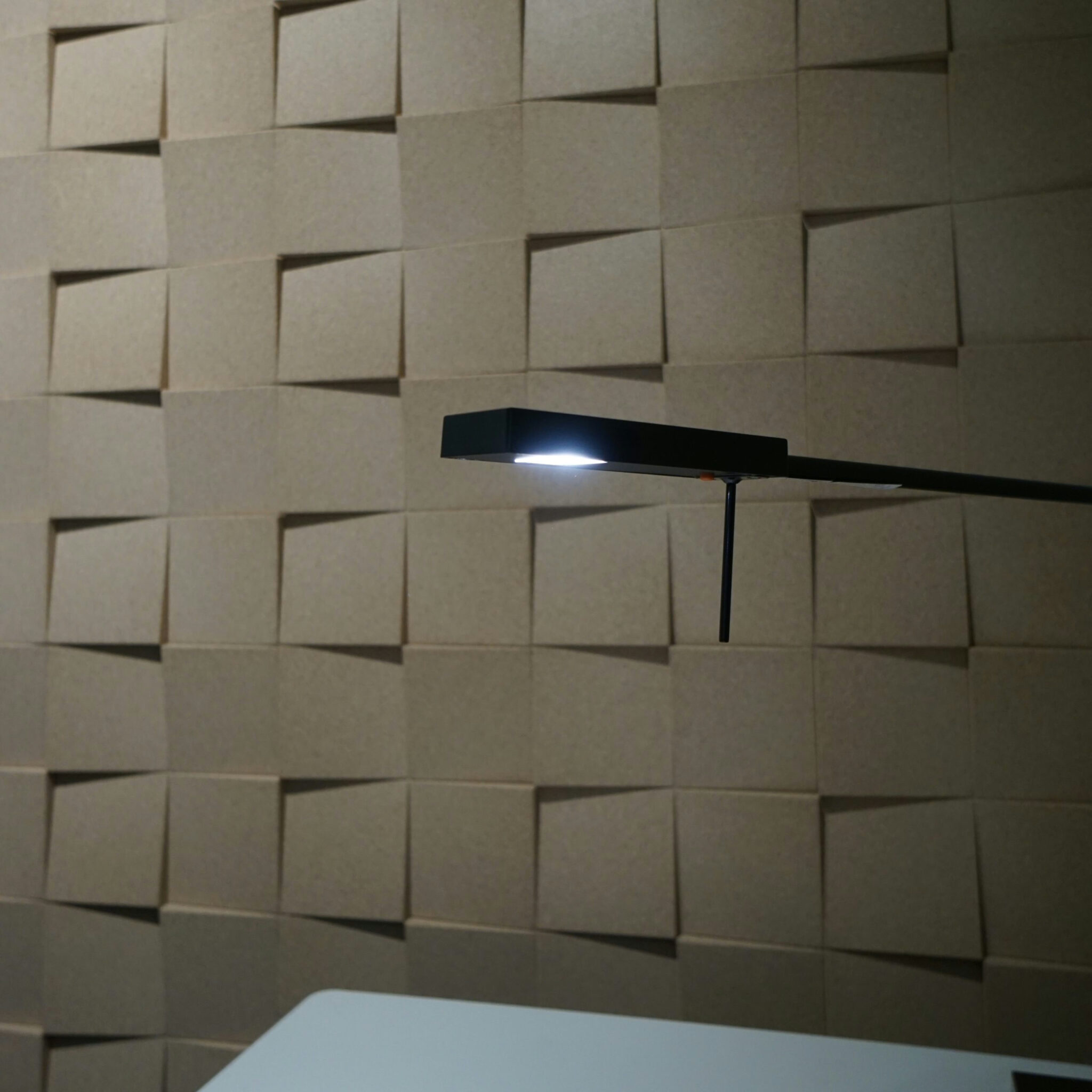 Dekor vegg i 3D kork fliser hos Senab Eikeland