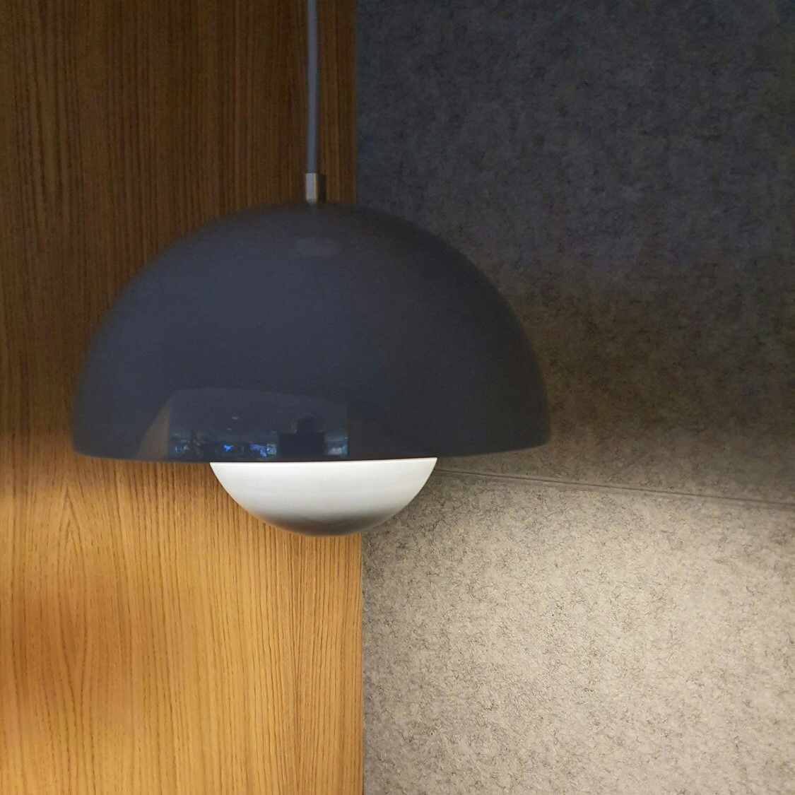 Nærbilde akustikkplater på kontoret til Visma