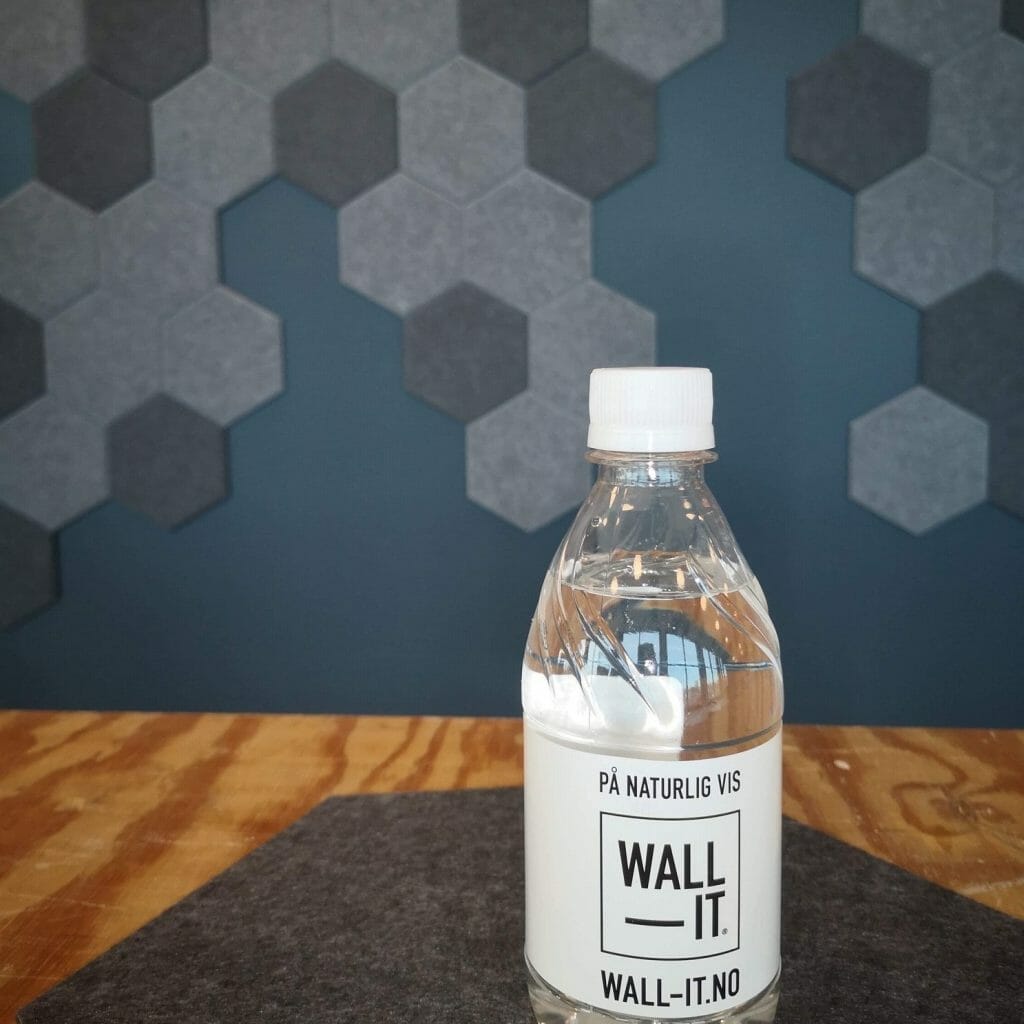 Hexagon fliser laget av resirkulert plast