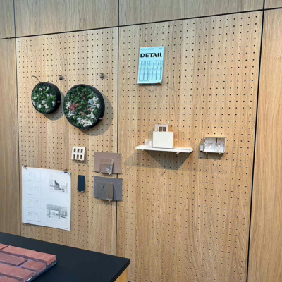Pegboard hos Dyrø og Moen til praktisk oppbevaring